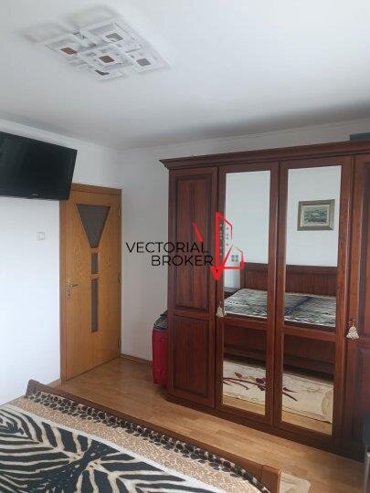 Basarabia, Costin Georgian, apartament 2 camere, et. 5, 63 mp, centrala proprie, renovat,